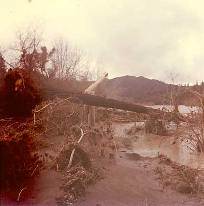 1964 Eel River flood bridge washout